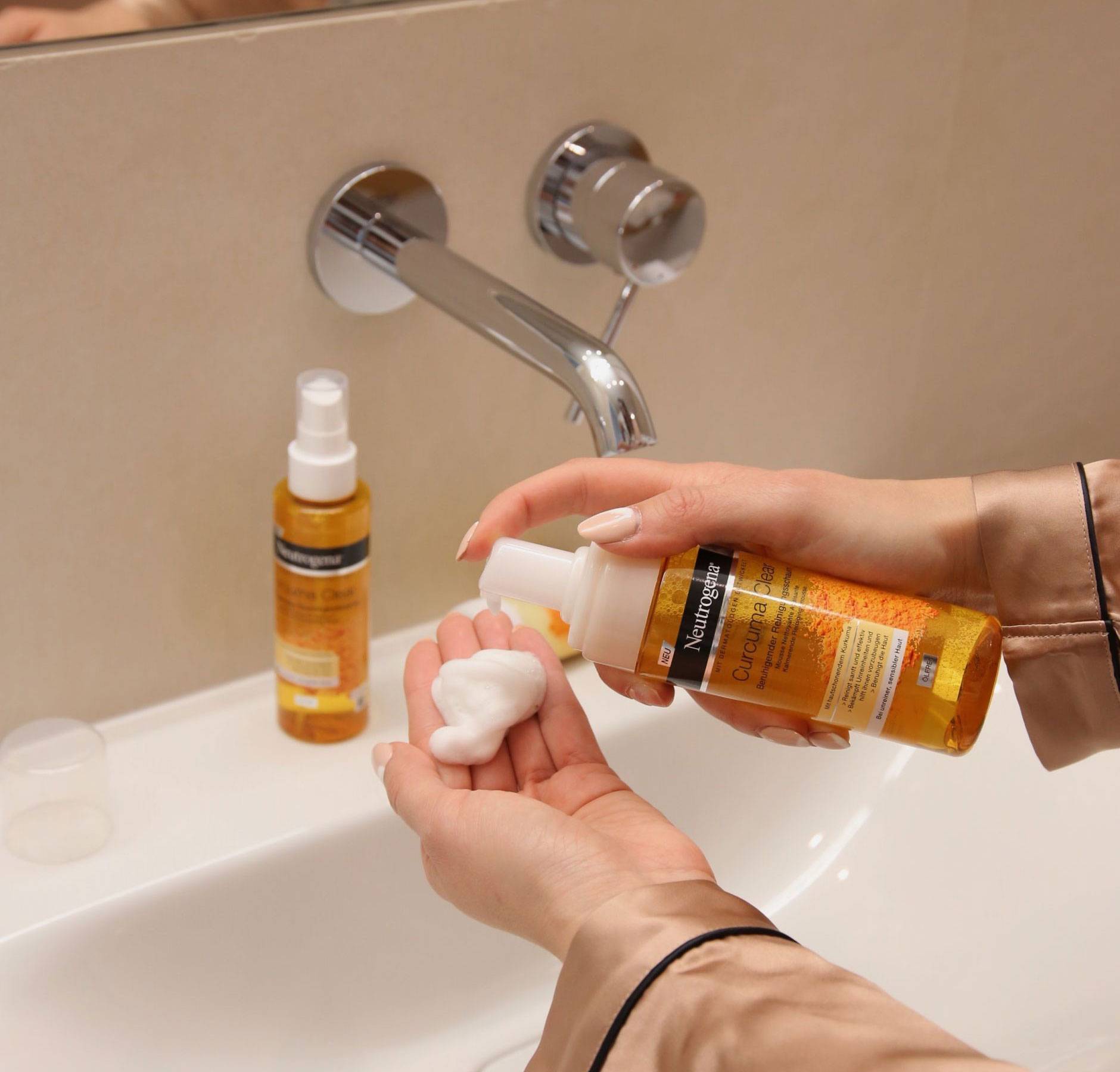 فروش کرم و فوم پاک کننده در تهران پاسداران